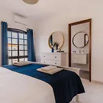 Staysalty - Style Family House With Pool Βίλα