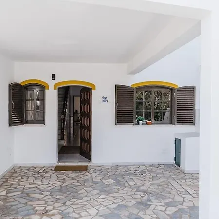 Villa Staysalty - Style Family House With Pool
