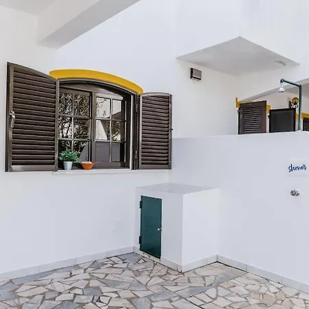 Villa Staysalty - Style Family House With Pool